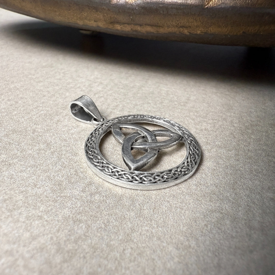 CIRCLE TRINITY CELTIC KNOT-eternity, wholeness,and everlasting love