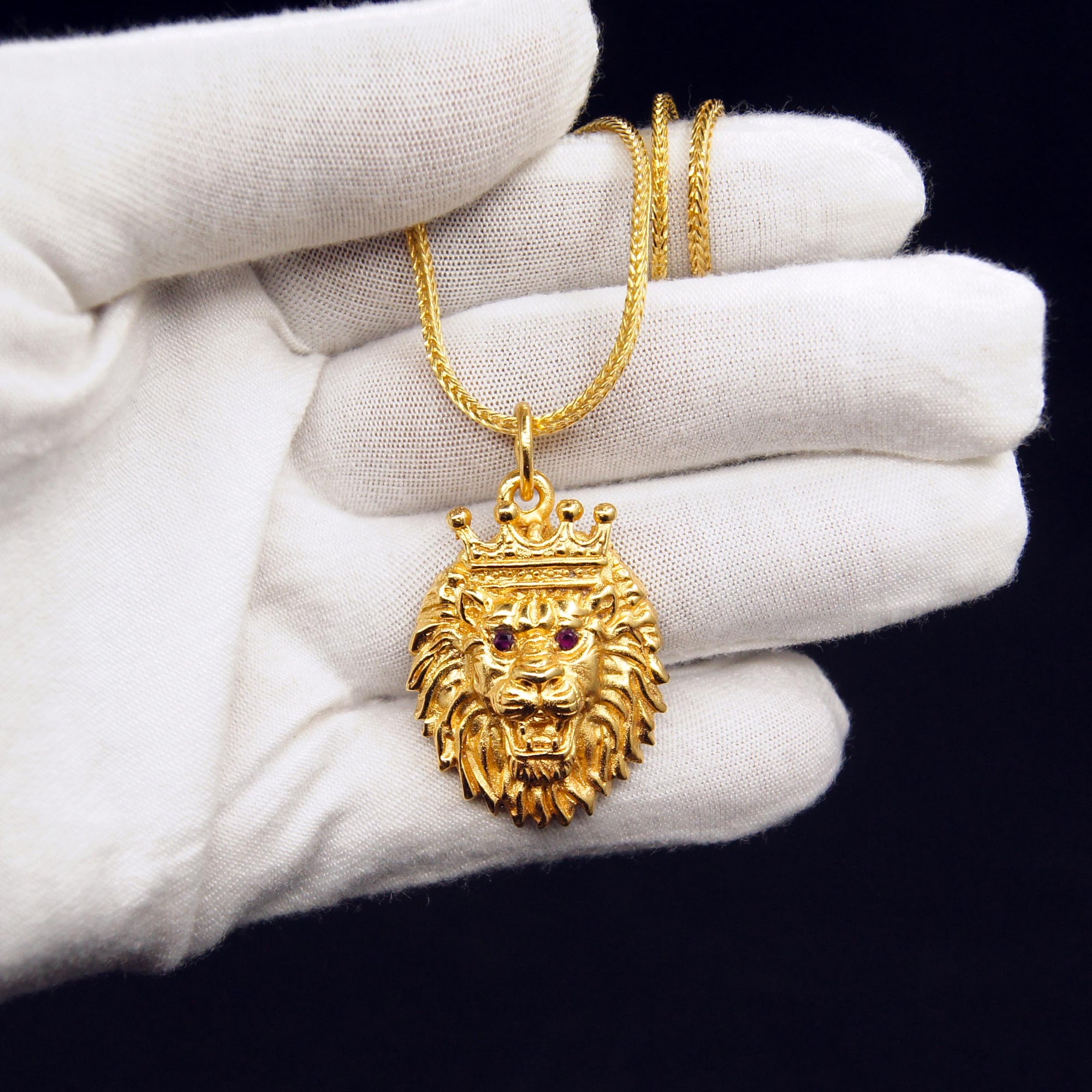 Lion king 2025 gold necklace